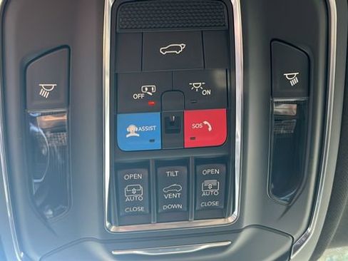 New 2026 Jeep Grand Cherokee Limited w/ Limited Altitude Package image 18