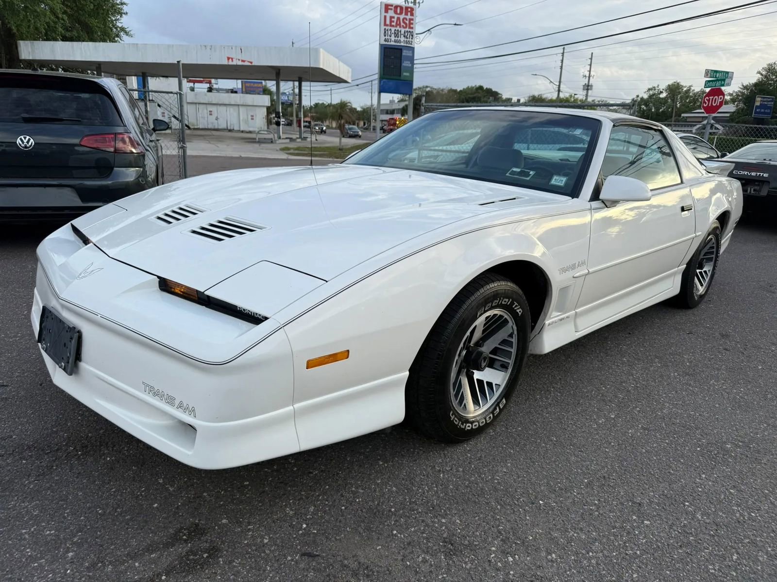 Used 1990 Pontiac Firebird Trans Am RWD image 1