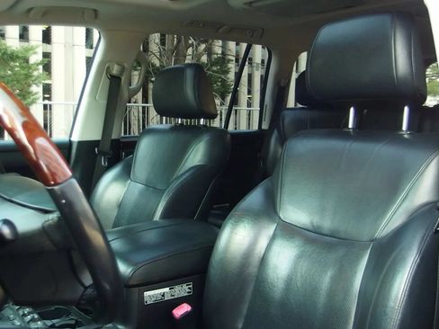 Used 2011 Lexus LX 570 4WD w/ Luxury Pkg image 35