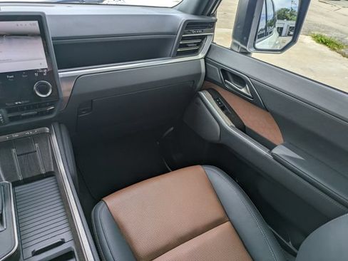 Used 2024 Lexus GX 550 w/ Cold Area Package AWD/4WD image 18