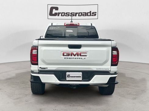 Used 2024 GMC Canyon Denali image 4