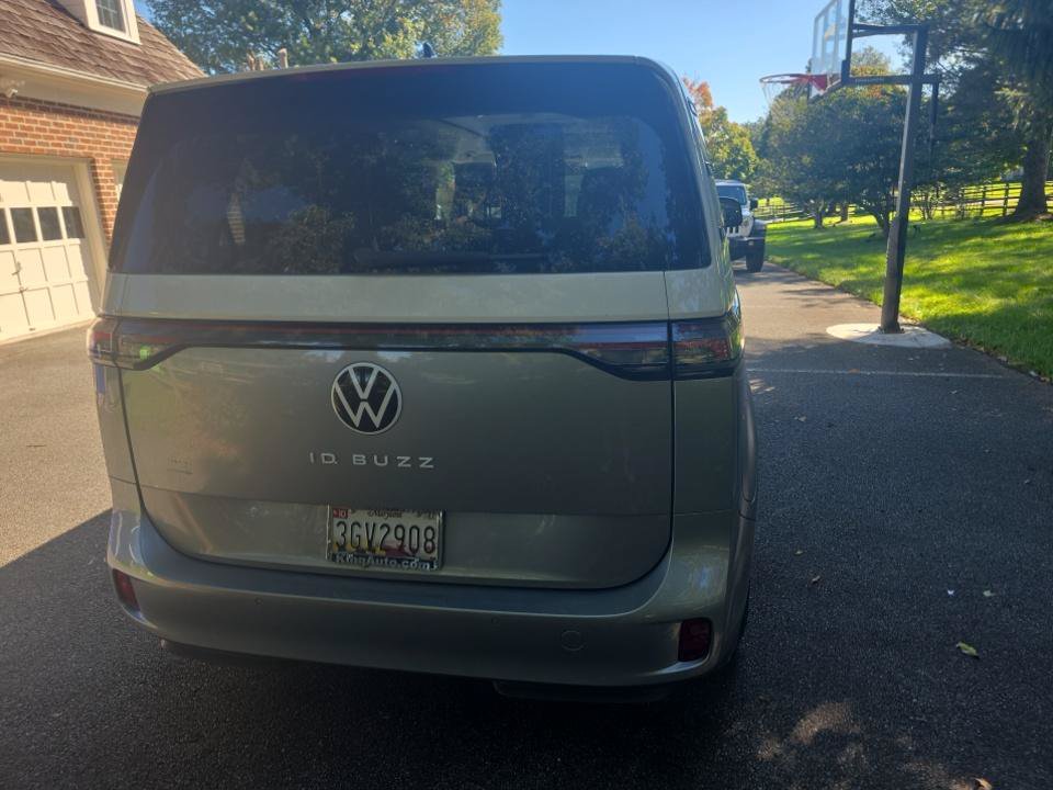 Used 2025 Volkswagen ID. Buzz 1st Edition RWD image 19