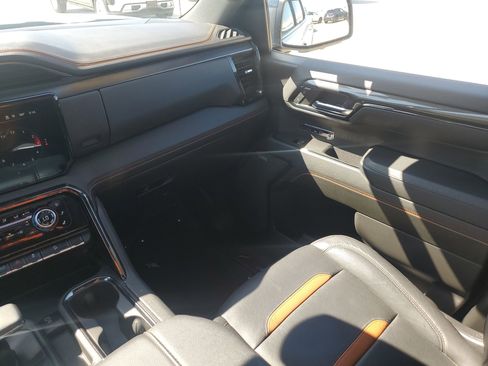 Used 2024 GMC Sierra 1500 AT4 w/ Technology Package AWD/4WD image 11