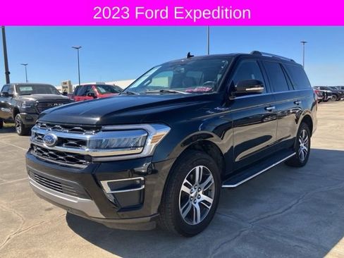 Used 2023 Ford Expedition Limited image 3
