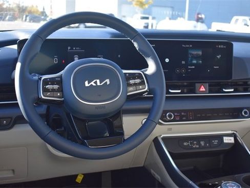 New 2026 Kia Carnival EX image 21