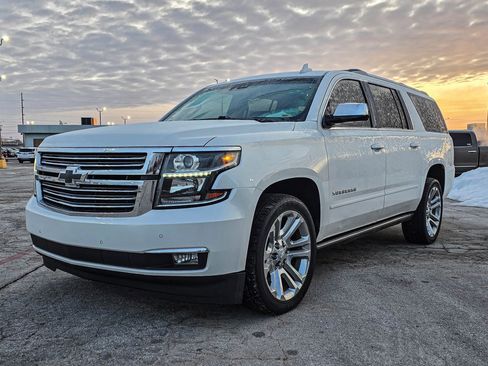 Used 2020 Chevrolet Suburban Premier w/ Premier Plus Edition image 3
