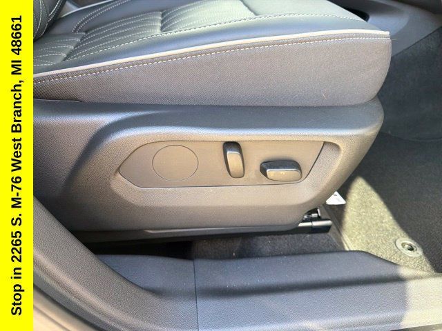 Used 2023 Buick Envision Avenir AWD/4WD image 29