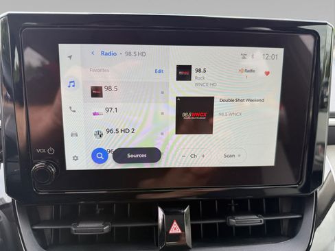 Used 2025 Toyota Corolla LE FWD image 14