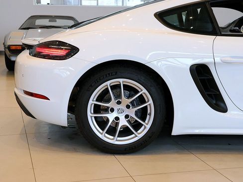 Used 2021 Porsche 718 Cayman image 22