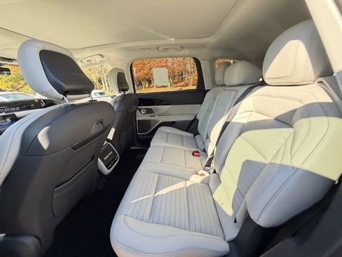 New 2026 Lincoln Nautilus Reserve image 12