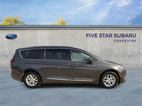 Used 2020 Chrysler Pacifica Touring-L image 9