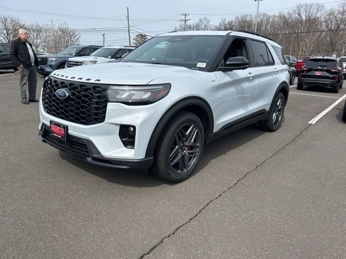 New 2026 Ford Explorer ST-Line w/ ST-Line Street Pack AWD/4WD image 3