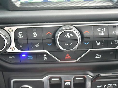 Used 2023 Jeep Wrangler Unlimited Sahara w/ Cold Weather Group AWD/4WD image 26