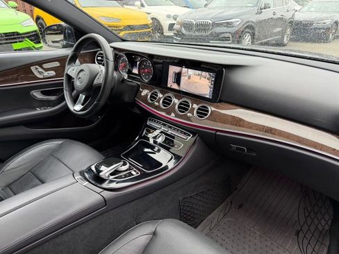 Used 2017 Mercedes-Benz E 300 4MATIC image 31
