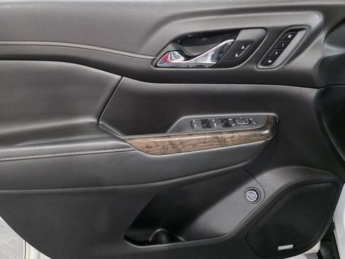 Used 2022 GMC Acadia Denali w/ Denali Ultimate Package image 10