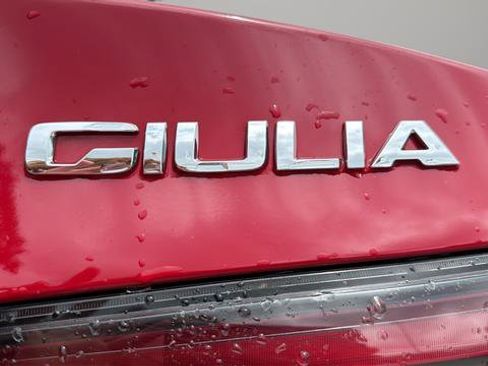 Used 2024 Alfa Romeo Giulia Veloce AWD/4WD image 10