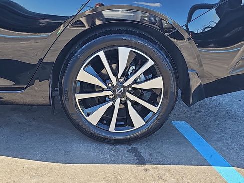 Used 2024 Nissan Sentra SV w/ SV Premium Package image 36