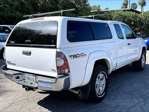 Used 2013 Toyota Tacoma 4x4 Access Cab V6 w/ TRD Off-Road Pkg image 4