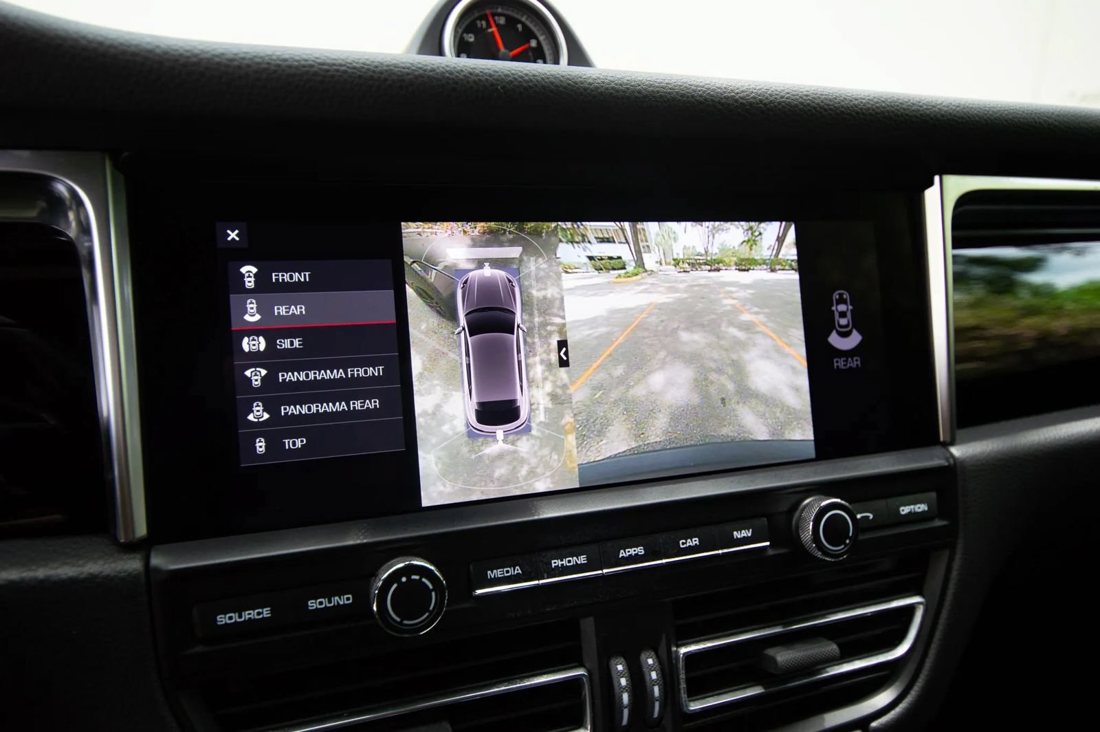 Used 2021 Porsche Macan w/ Premium Package Plus AWD/4WD image 59