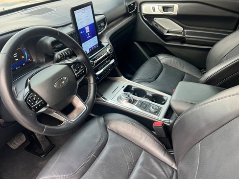 Used 2022 Ford Explorer Platinum w/ Equipment Group 601A AWD/4WD image 11