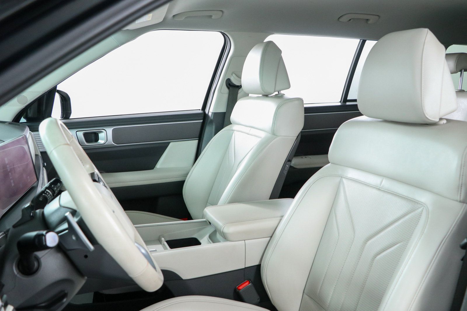 Used 2025 Hyundai Santa Fe SEL FWD image 17