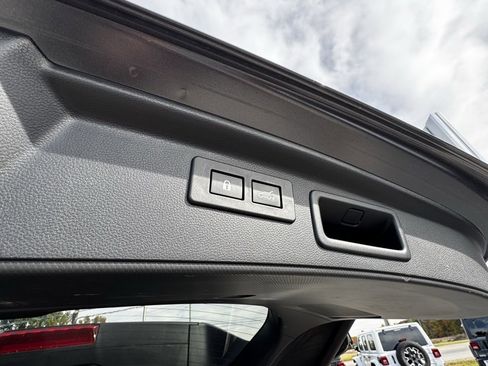 Used 2024 Subaru Forester Limited image 8