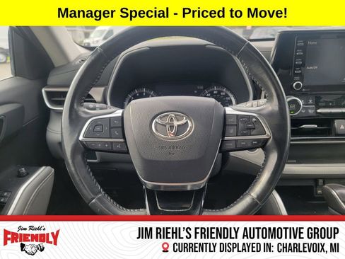 Used 2020 Toyota Highlander XLE AWD/4WD image 14