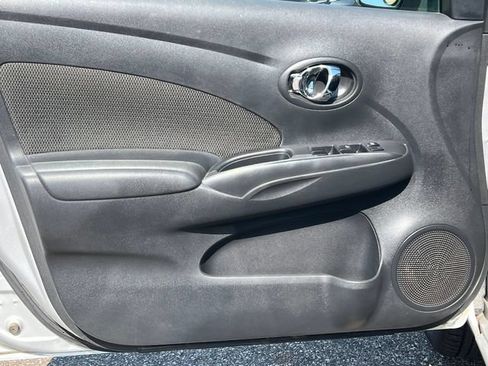 Used 2013 Nissan Versa SV FWD image 13