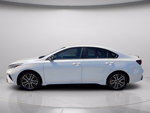 Used 2023 Kia Forte GT-Line w/ GT-Line Premium Package FWD image 3