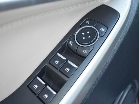 Used 2023 Ford Explorer Limited image 12