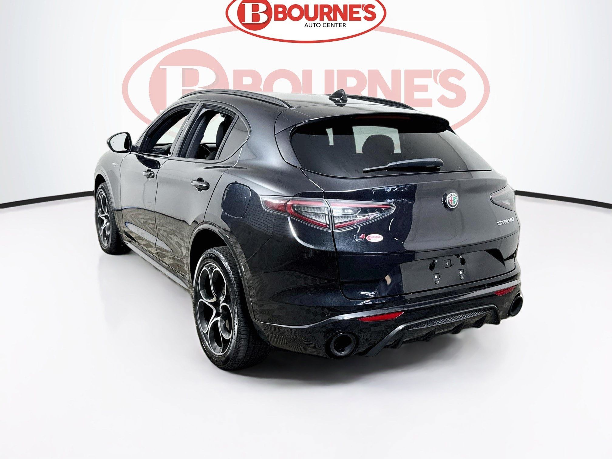 Used 2024 Alfa Romeo Stelvio Veloce AWD/4WD image 9