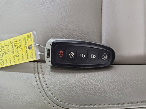 Used 2019 Ford Escape SEL image 39