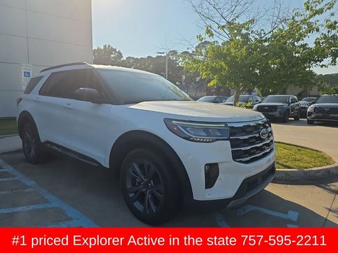 Used 2025 Ford Explorer Active w/ Active Comfort Package AWD/4WD image 2