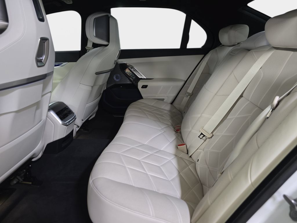 Used 2023 BMW 740i RWD image 14