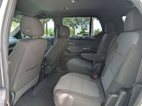 Used 2023 Chevrolet Traverse LT FWD image 18