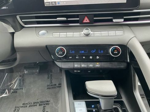 Certified 2024 Hyundai Elantra Blue FWD image 25