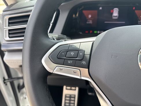 Used 2025 Volkswagen Atlas Peak Edition SE image 16