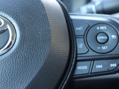 Used 2020 Toyota Corolla LE image 17