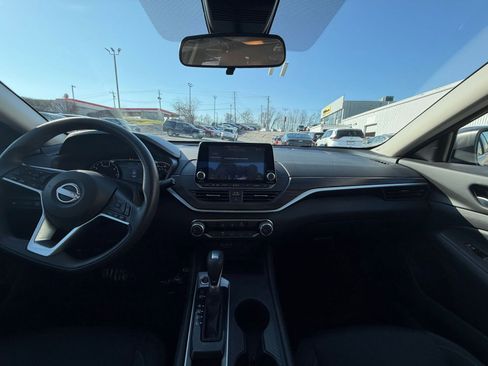 Used 2025 Nissan Altima 2.5 SV image 17