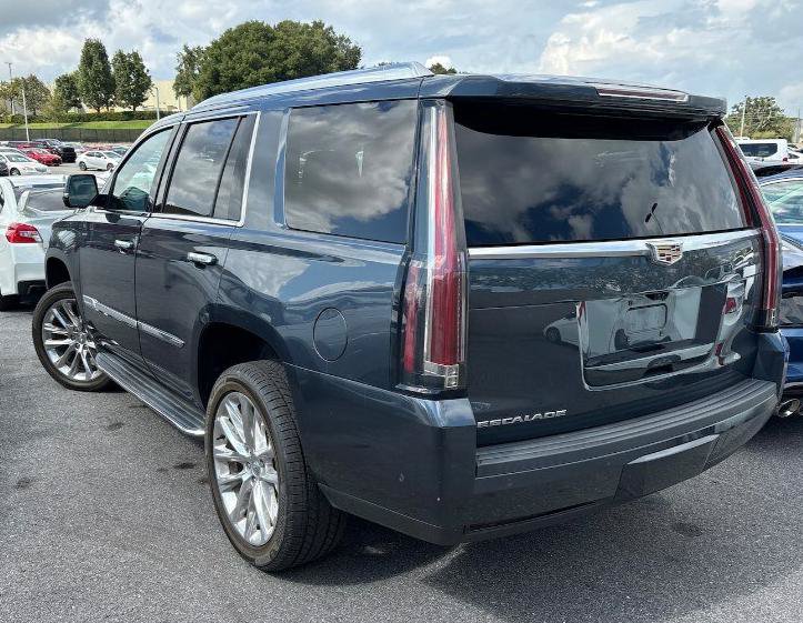Used 2019 Cadillac Escalade Luxury AWD/4WD image 2