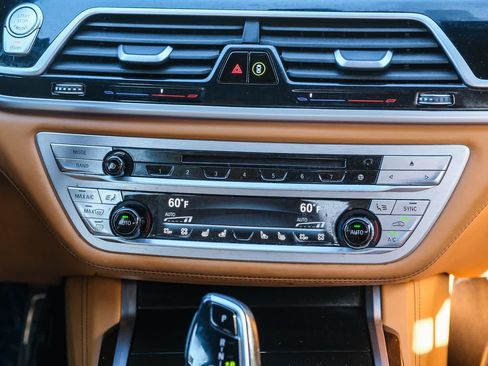 Used 2018 BMW 750i xDrive AWD/4WD image 16