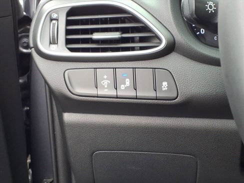 Used 2018 Hyundai Elantra GT w/ Tech Package 03 image 22