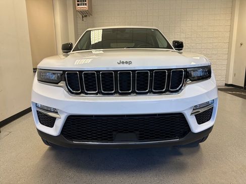 Used 2023 Jeep Grand Cherokee Limited AWD/4WD image 38