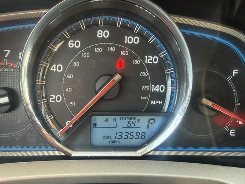 Used 2014 Toyota RAV4 Limited w/ Technology Package AWD/4WD image 10
