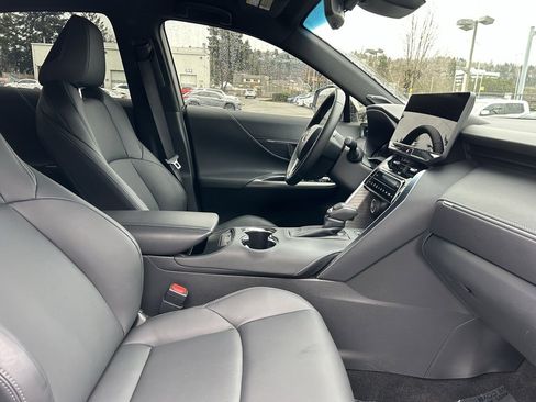 Certified 2024 Toyota Venza XLE image 16