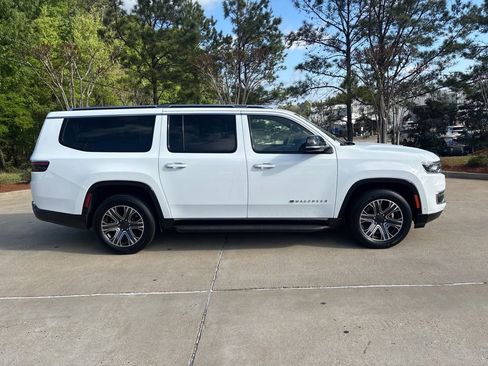 Used 2024 Jeep Wagoneer L Series II image 8