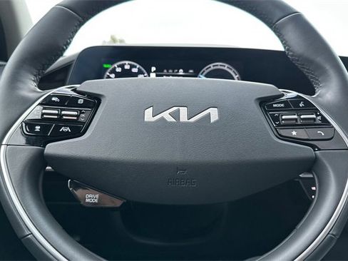 Used 2023 Kia Niro Wave image 28