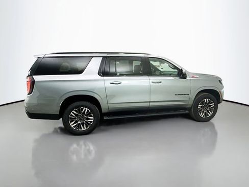 Used 2025 Chevrolet Suburban Z71 w/ Comfort Package image 9