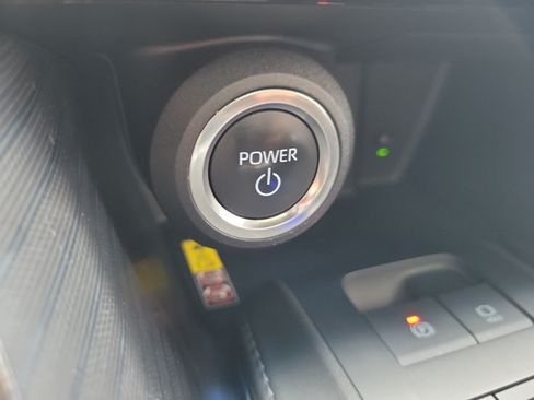 Certified 2024 Toyota Venza LE AWD/4WD image 31