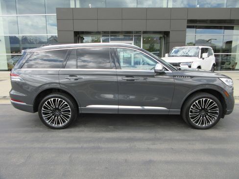 Used 2021 Lincoln Aviator Black Label w/ Dynamic Handling Package AWD/4WD image 12